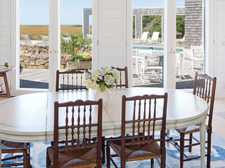 Wonderful Layout for Easy Entertaining